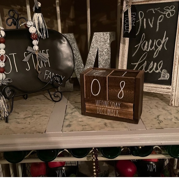 🗓️Rae Dunn Block Calendar 🗓️ - Picture 9 of 14